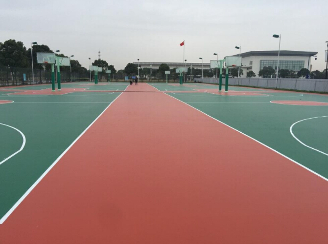 對(duì)于學(xué)校塑膠跑道應(yīng)當(dāng)購(gòu)買什么性能的材料